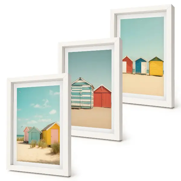 Conjunto de quadros com imagens casas de praia coloridas num dia ensolarado