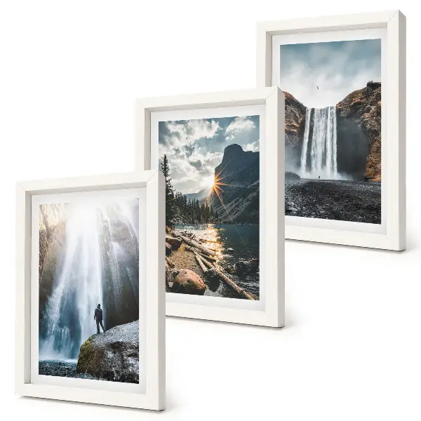 Conjunto de molduras com imagens retratando cachoeiras nas montanhas com belas paisagens naturais