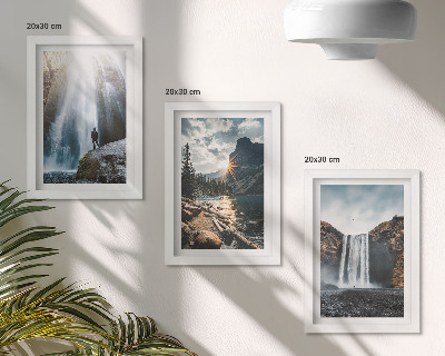Conjunto de molduras com imagens Cachoeiras nas montanhas com belas paisagens naturais.