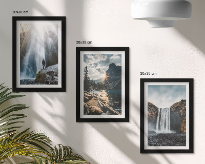 Conjunto de molduras com imagens Cachoeiras nas montanhas com belas paisagens naturais.