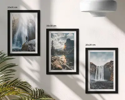 Conjunto de molduras com imagens retratando cachoeiras nas montanhas com belas paisagens naturais