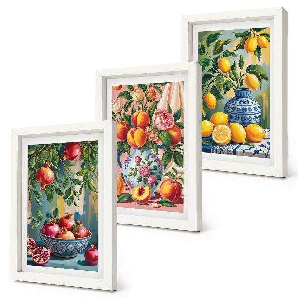 Conjunto de 3 quadros decorativos Composições de frutas com romãs, limões e pêssegos.