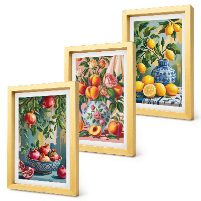 Conjunto de 3 quadros decorativos Composições de frutas com romãs, limões e pêssegos.