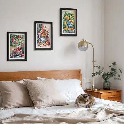 Tríptico de flores e frutas pintadas em vasos com moldura