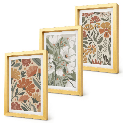Tríptico com moldura Estampas florais em tons de laranja e verde.