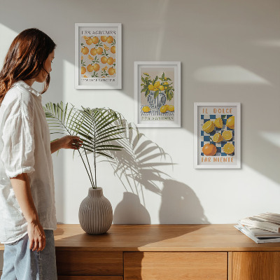 Conjunto de molduras com imagens Frutas cítricas retrô com detalhes em amarelo.