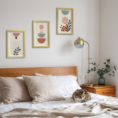 Tríptico com moldura Motivos vegetais em formas e cores modernas.