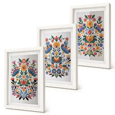 Conjunto de 3 quadros decorativos com padrões florais em cores intensas sobre fundo branco