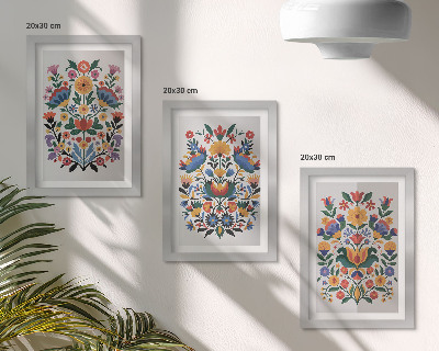 Conjunto de 3 quadros decorativos Padrões florais em cores intensas sobre um fundo branco.