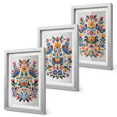 Conjunto de 3 quadros decorativos com padrões florais em cores intensas sobre fundo branco