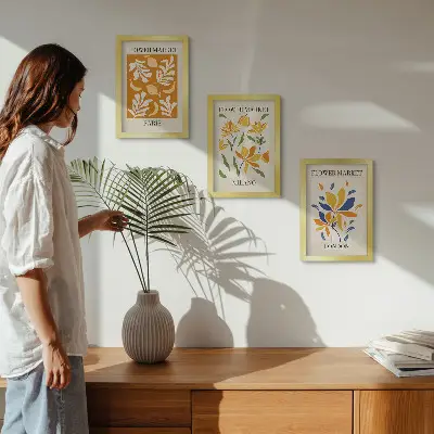 Tríptico com moldura de cartazes florais com estética de Paris, Milão e Londres
