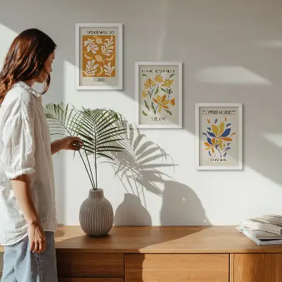 Tríptico com moldura de cartazes florais com estética de Paris, Milão e Londres