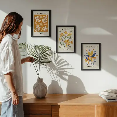 Tríptico com moldura de cartazes florais com estética de Paris, Milão e Londres
