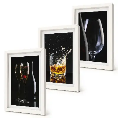 Conjunto de 3 quadros decorativos de taças de vinho e uísque com fundo preto