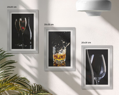 Conjunto de 3 quadros decorativos Taças de vinho e uísque sobre um fundo preto