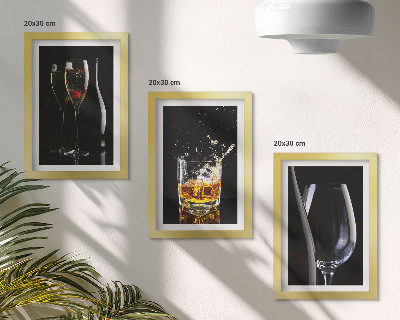 Conjunto de 3 quadros decorativos Taças de vinho e uísque sobre um fundo preto