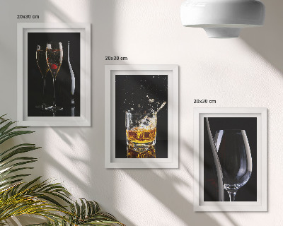 Conjunto de 3 quadros decorativos Taças de vinho e uísque sobre um fundo preto