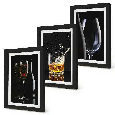 Conjunto de 3 quadros decorativos de taças de vinho e uísque com fundo preto