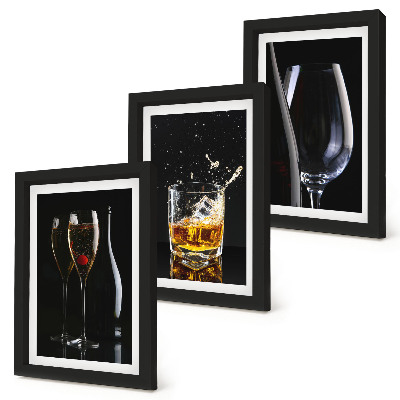 Conjunto de 3 quadros decorativos Taças de vinho e uísque sobre um fundo preto
