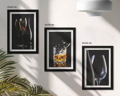 Conjunto de 3 quadros decorativos Taças de vinho e uísque sobre um fundo preto