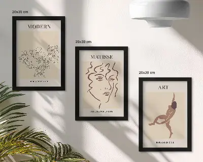 Tríptico com moldura gráficos com flores, rostos e figuras humanas