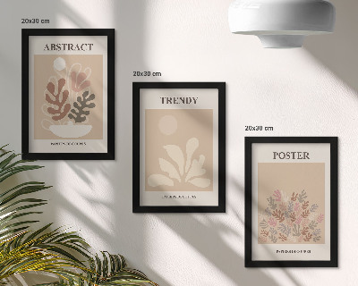 Conjunto de 3 quadros decorativos Pôsteres com motivos de plantas em tons de bege e marrom.