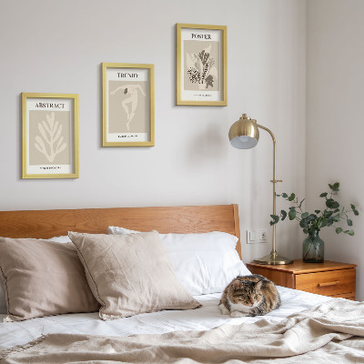 Conjunto de 3 quadros decorativos Padrões de plantas em tons de bege e marrom.