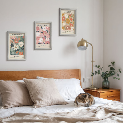 Conjunto de molduras com imagens Pôsteres com estampas florais de Londres, Tóquio e Amsterdã.