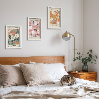 Conjunto de molduras com imagens Pôsteres com estampas florais de Londres, Tóquio e Amsterdã.