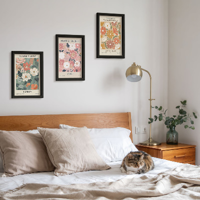 Conjunto de molduras com imagens Pôsteres com estampas florais de Londres, Tóquio e Amsterdã.