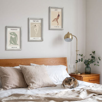 Conjunto de 3 quadros decorativos Personagens estilosos em tons minimalistas