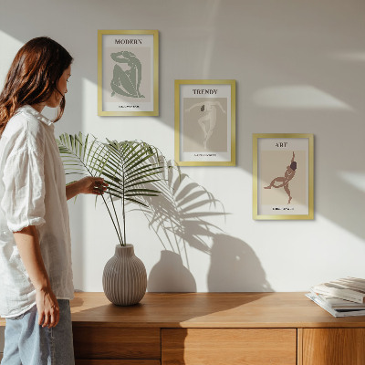 Conjunto de 3 quadros decorativos Personagens estilosos em tons minimalistas