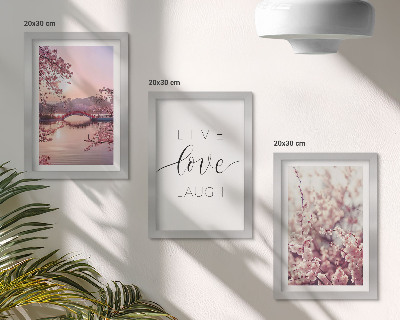 Conjunto de molduras com imagens Motivos florais com uma ponte e uma inscrição.