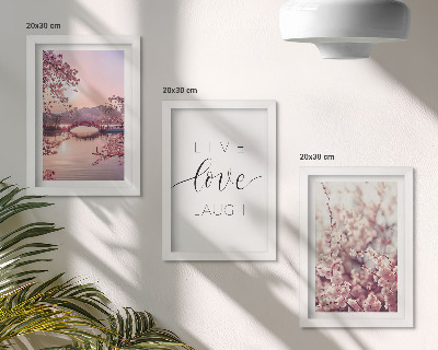 Conjunto de molduras com imagens Motivos florais com uma ponte e uma inscrição.