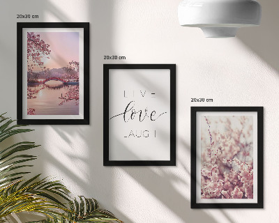 Conjunto de molduras com imagens Motivos florais com uma ponte e uma inscrição.
