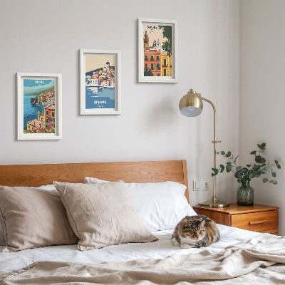 Conjunto de 3 quadros decorativos Paisagens de cidades europeias com edifícios coloridos.