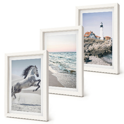 Conjunto de molduras com imagens Cavalos em movimento na praia e ondas do farol