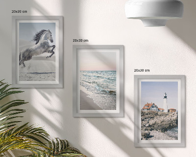 Conjunto de molduras com imagens Cavalos em movimento na praia e ondas do farol