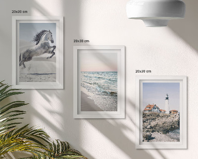 Conjunto de molduras com imagens Cavalos em movimento na praia e ondas do farol
