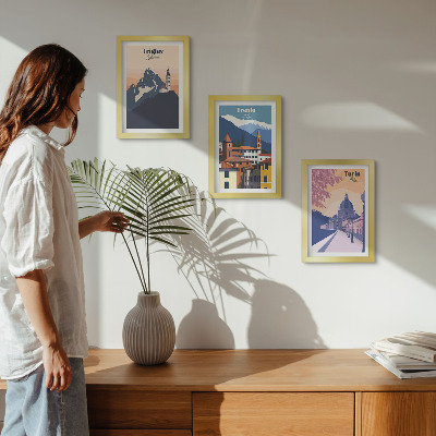 Conjunto de molduras com imagens Ilustrações coloridas de montanhas e arquitetura retrô.