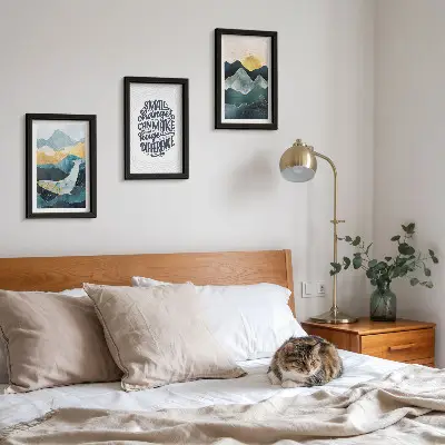 Conjunto de 3 quadros decorativos com inscrição inspiradora e paisagem montanhosa abstrata