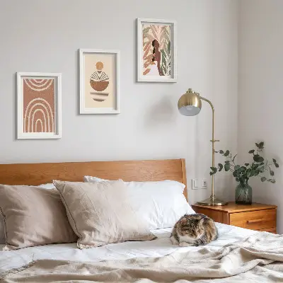 Conjunto de 3 quadros decorativos com estampas elegantes de plantas e formas geométricas