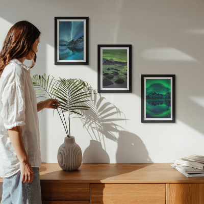 Conjunto de molduras com imagens Paisagem de inverno com aurora boreal e montanhas