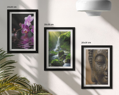 Tríptico com moldura Flores na cachoeira com pedras verdes e Buda