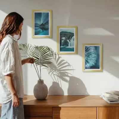 Conjunto de molduras com imagens de paisagens de inverno com cachoeiras e aurora boreal