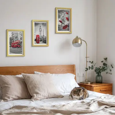Conjunto de 3 quadros decorativos com detalhes em vermelho e edifícios famosos de Londres