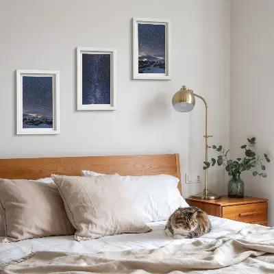 Conjunto de quadros decorativos com arte de céu noturno estrelado e paisagem montanhosa