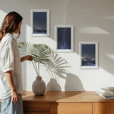 Conjunto de quadros decorativos com arte de céu noturno estrelado e paisagem montanhosa