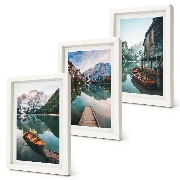 Conjunto de 3 quadros decorativos com paisagem de lago nas montanhas, barcos e cabana de madeira