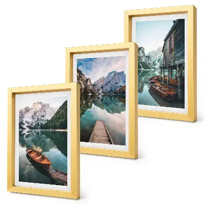 Conjunto de 3 quadros decorativos com paisagem de lago nas montanhas, barcos e cabana de madeira